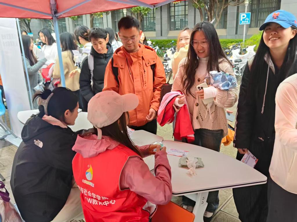 f2deb77c1a62c84d49ae6533d950a072