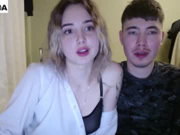 couple Live Naked Cam Girls with bananass_friends
